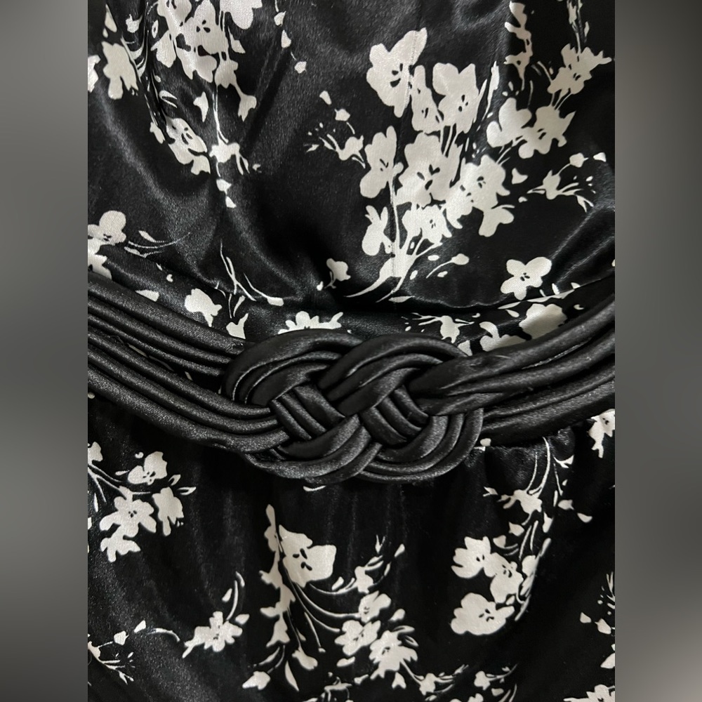 Torrid 3 3x plus size strapless satin black white floral Asian style tube top - Picture 2 of 6